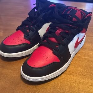 Nike AIR Jordan size 6 1/2 youth